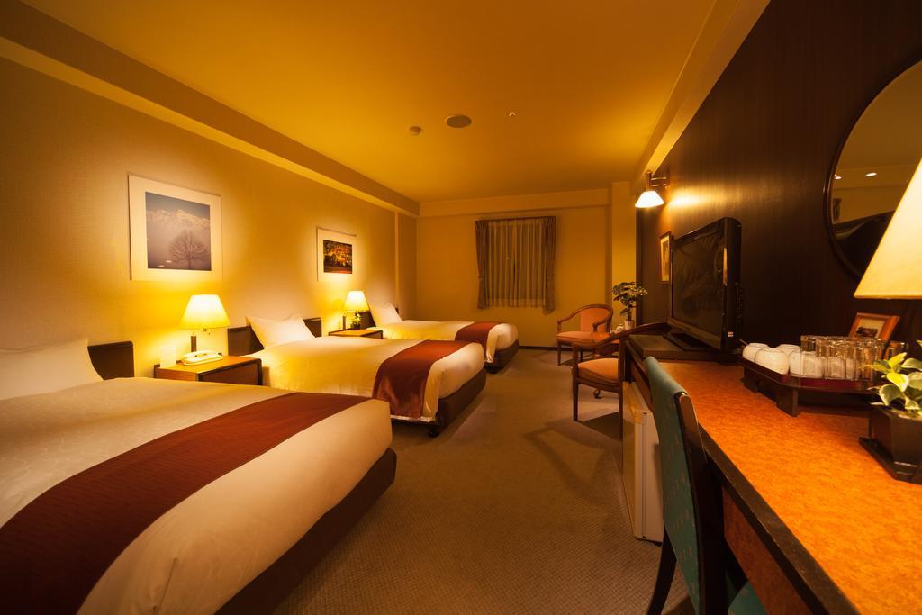 Hakuba Springs Hotel Bagian luar foto